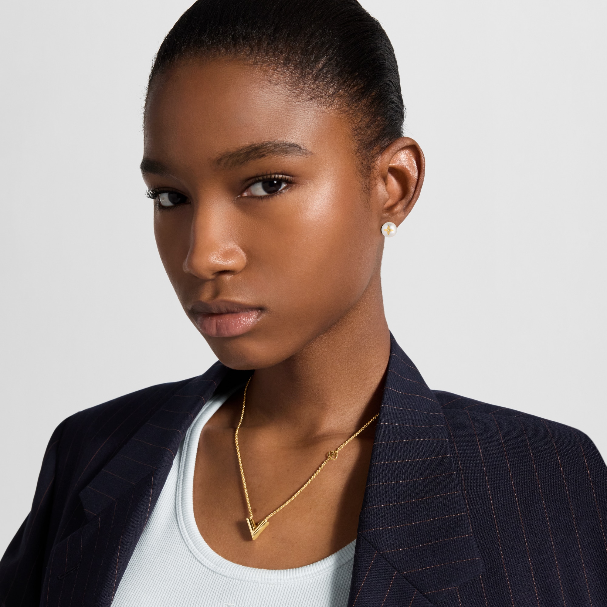 Essential V Necklace . - Fashion Jewellery | LOUIS VUITTON